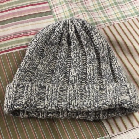 George Gray Beanie with Ribbed Knit Pattern - Picture 1 of 2